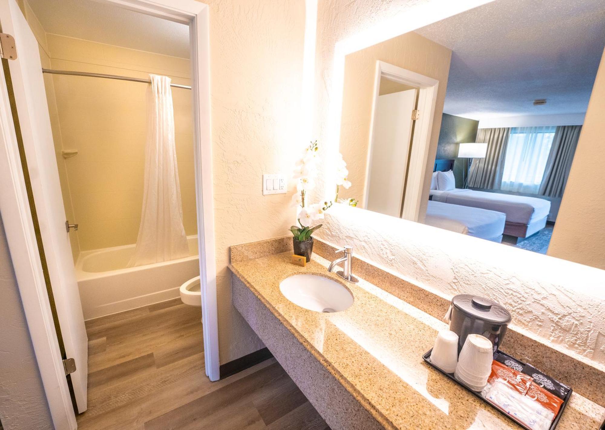 เบสต์ เวสเทิร์น อินเตอร์เนชั่นแนล ไดรฟ์ ออร์ลันโด Hotel Williamsburg ภายนอก รูปภาพ